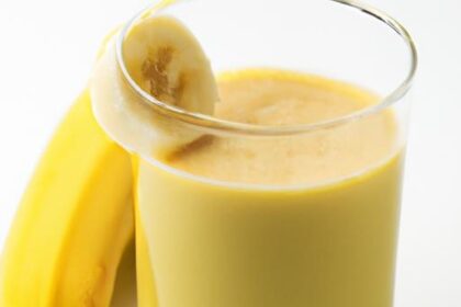 Energize Your Day with a Zesty Banana Lemon Ginger Smoothie